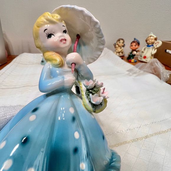 1960s Vintage Lefton #1868 Southern Belle Girl, Ceramic Porcelain Figurine - Picture 4 of 10